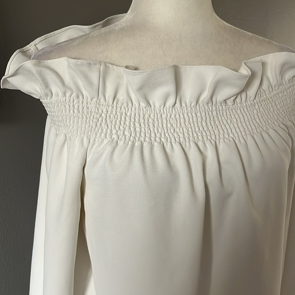 Tuckernuck Avon Lane White Off the Shoulder Marguerite Blouse - Picture 4 of 12